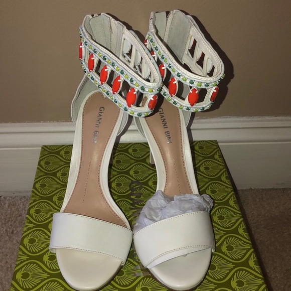 White Gianni Bini Sandals - Picture 2 of 6